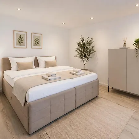 Living - Air Condition & Self Check-in Apartment Dusseldorf